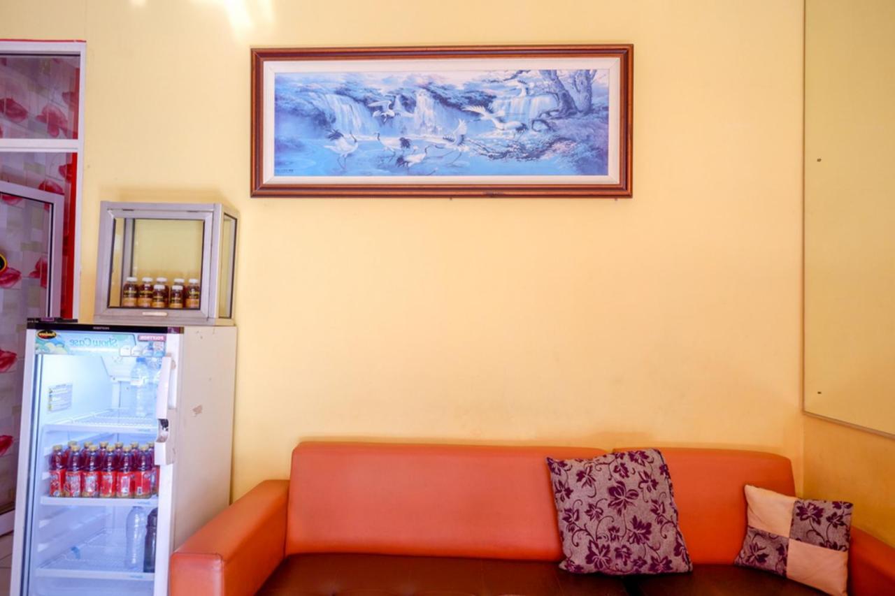 Pandawa Guest House At Ngaliyan Square Mitra Reddoorz Semarang Exterior foto