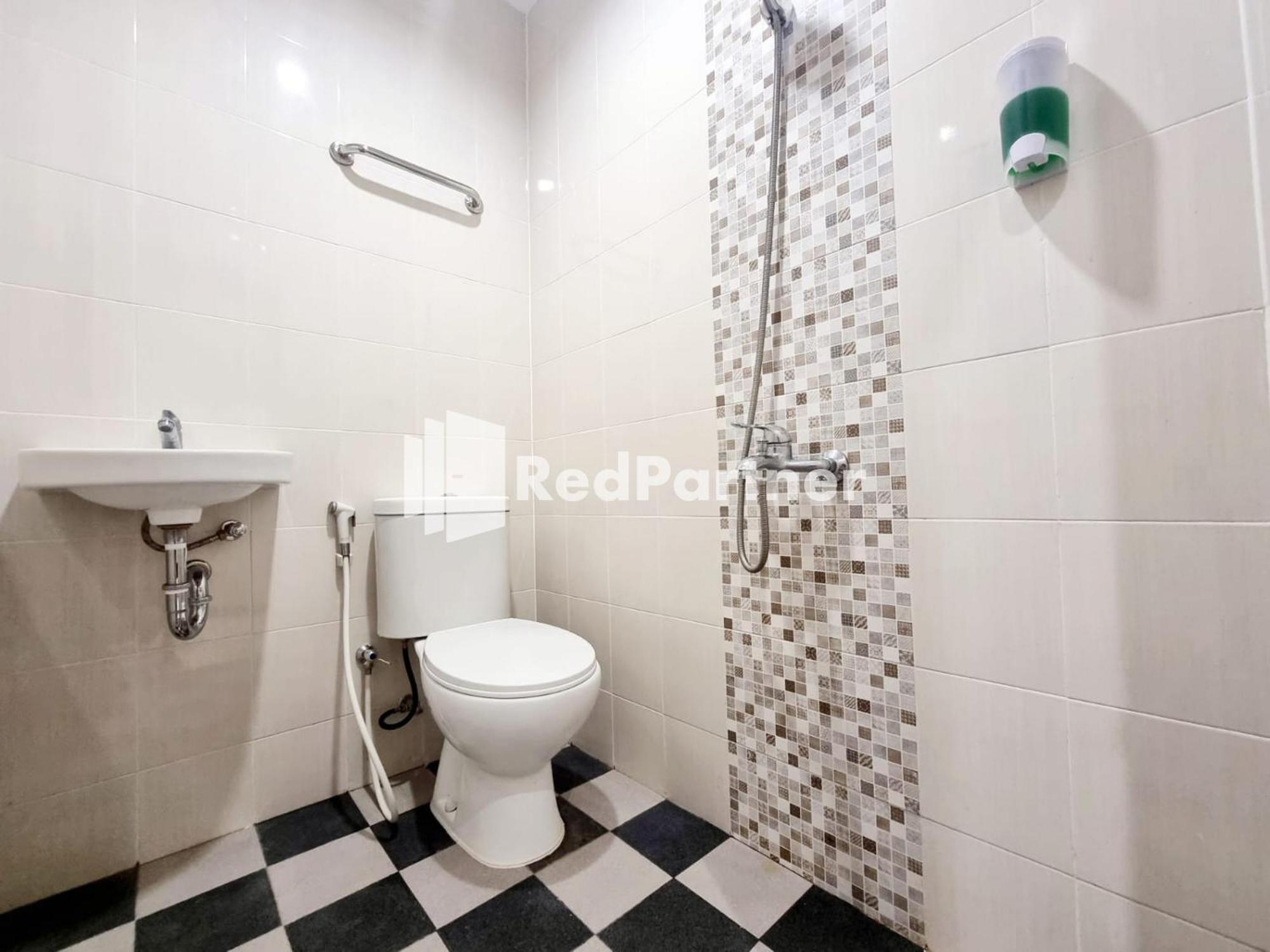 Pandawa Guest House At Ngaliyan Square Mitra Reddoorz Semarang Zimmer foto